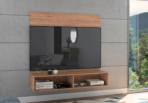 Centro de entretenimiento con televisor montado y mueble de pared de madera para almacenamiento.